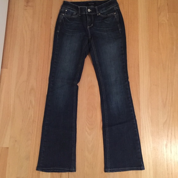 Like new boot cut "contour" jeans - Picture 2 of 4