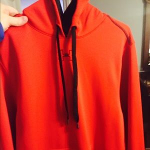 Under Armour Mens Sweat shirt!