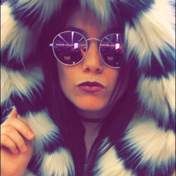 Meet your Posher, Brianne - Picture 2 of 3