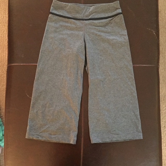 Lululemon crops