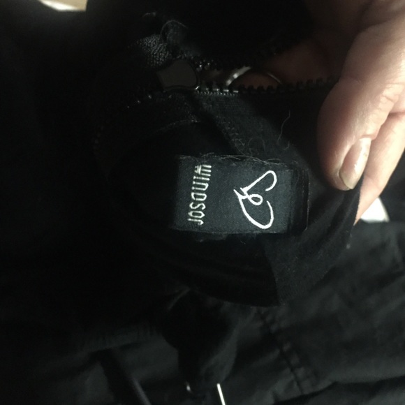 Adorable Peplum top . So unique . Zippered bk ❤️ - Picture 4 of 4