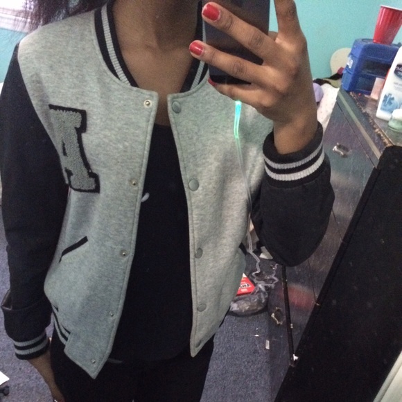 🔘Traded🔘LIKE NEW F21 VARSITY JACKET - Picture 2 of 4