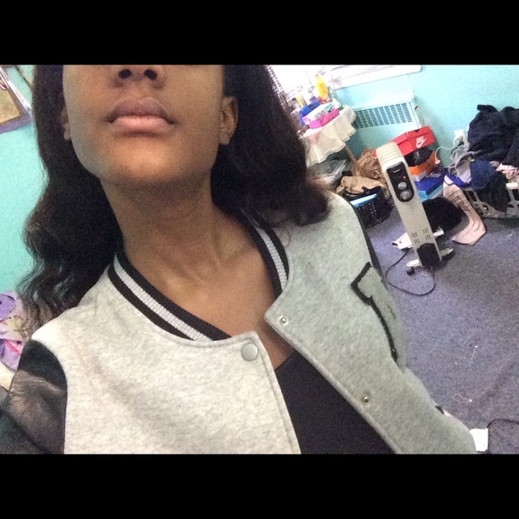 🔘Traded🔘LIKE NEW F21 VARSITY JACKET - Picture 3 of 4