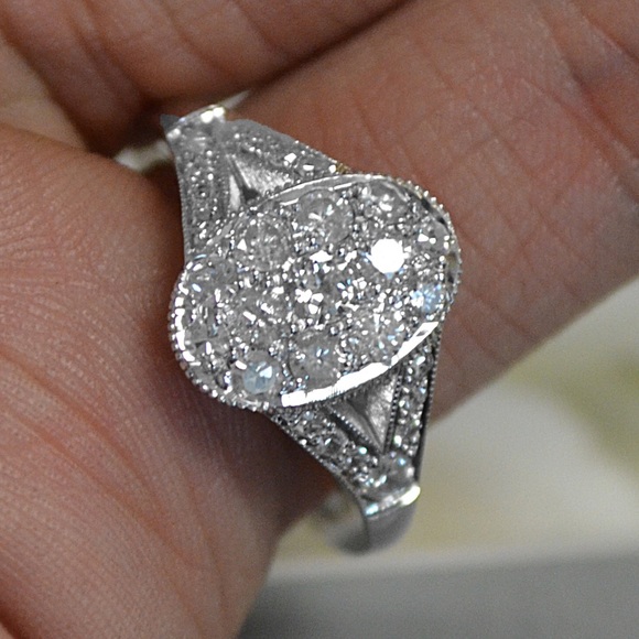1 carat diamond engagement ring ,oval, split shank