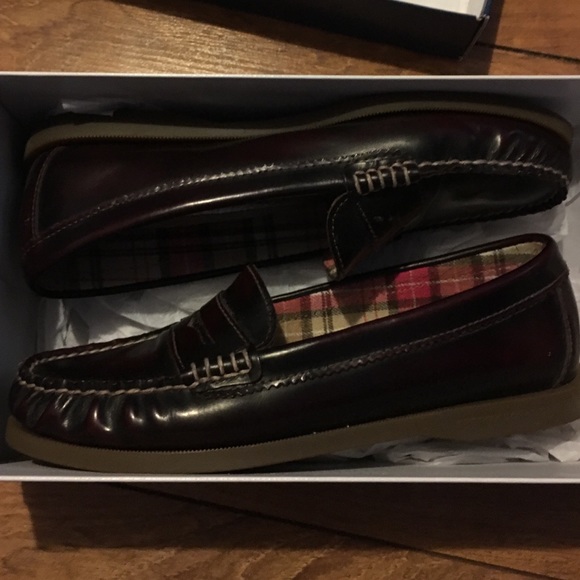 Burgundy sperrys