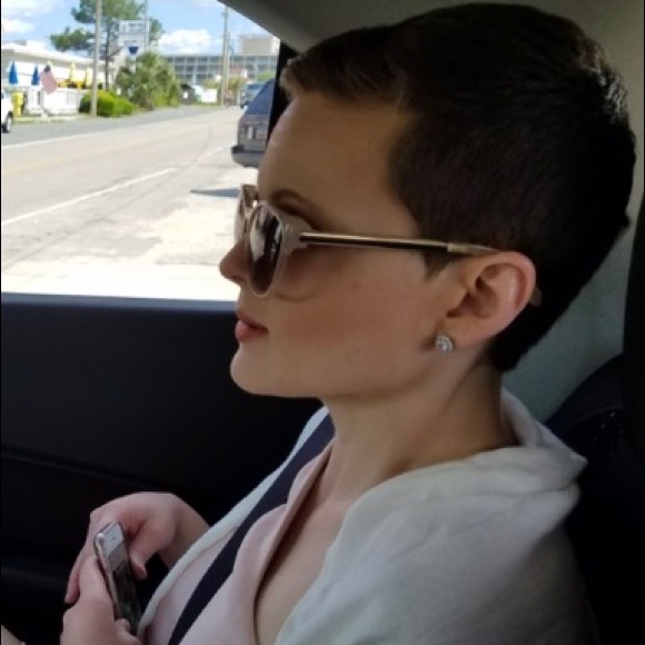 Meet your Posher, Hannah - Picture 2 of 7