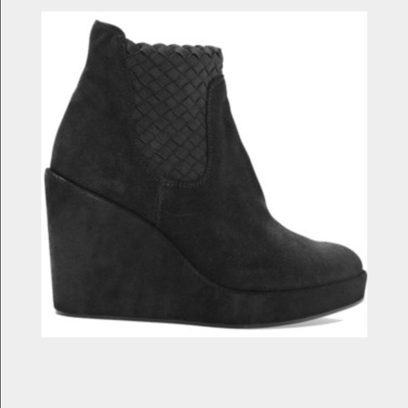 New wedge boots size 7.5 runs small leather - Picture 3 of 4