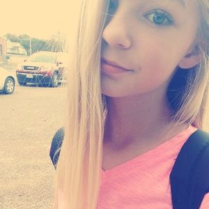 Meet your Posher, Elise