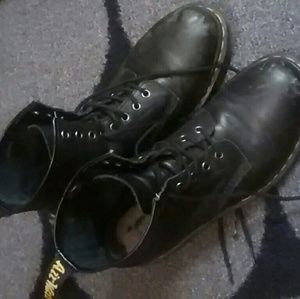 Black Leather Doc Marten 8 Eyelet 1460 boots