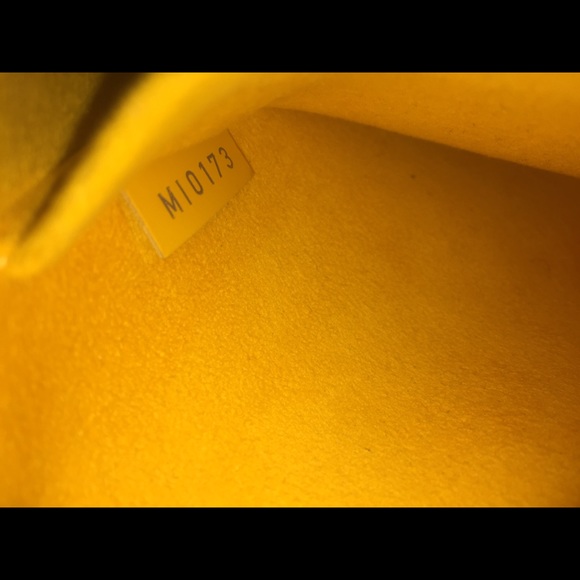 Authentic Louis Vuitton purse with charm ππ - Picture 4 of 4