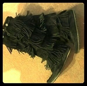 Minnetonka fringe boots
