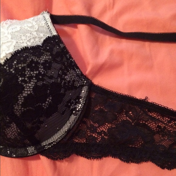 Victoria Secret Dream Angel Plunge Bra - Picture 2 of 4