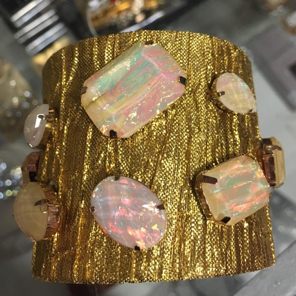 ✨Very Unique!! bracelet gold & opal like stones✨