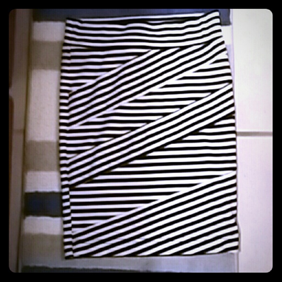 Black & White Pencil Skirt