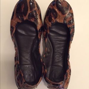 Tory Burch leopard flat size 6