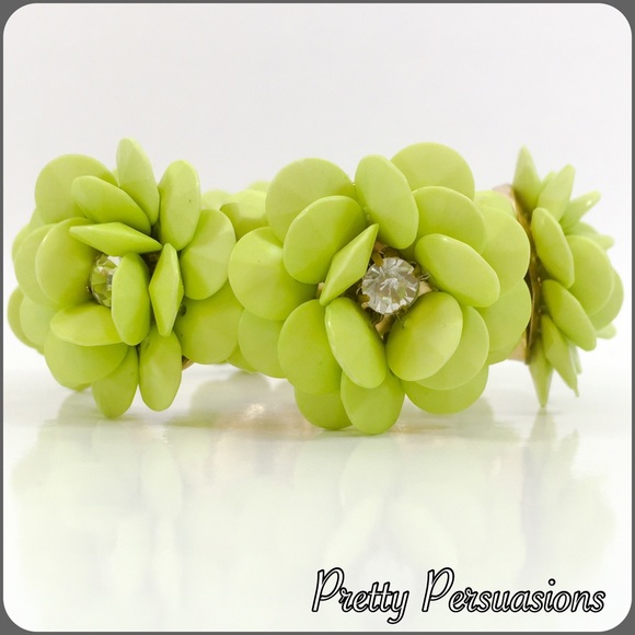 Pretty Persuasions Jewelry - SOLD OUT ❤️ NWT Boutique Floral Rhinestone Statement Bracelet