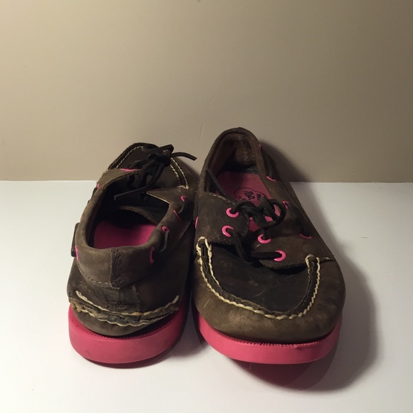 Sperry Boat Shoes with Pink Detailing - Picture 2 of 3