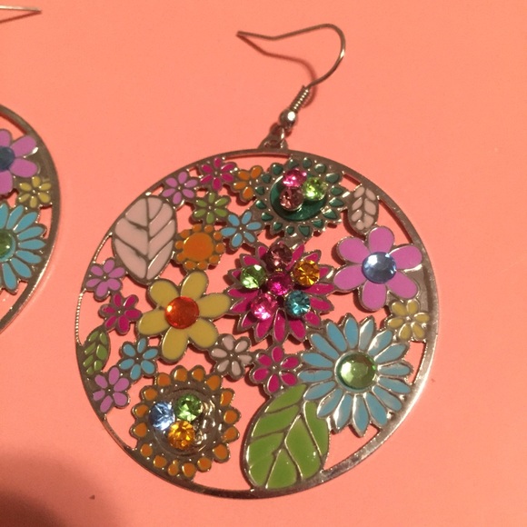 NWOB 🌸Flower Power🌸 Earrings - Picture 3 of 3