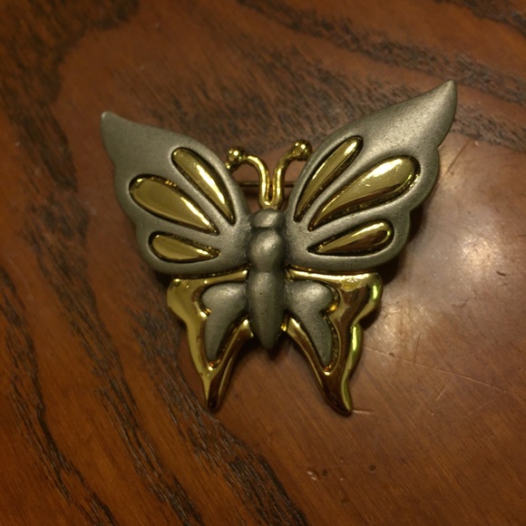 Butterfly brooche!🌷