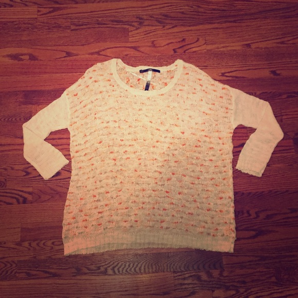 Light weight, 3/4 sleeve Kensie sweater.