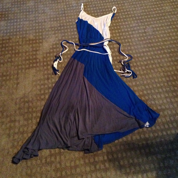Dress with tie