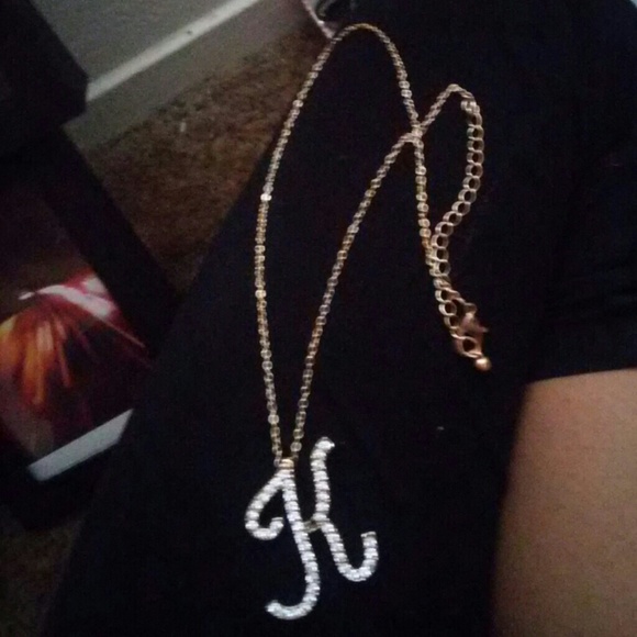 Necklace and earring set w. the letter K - Picture 1 of 2