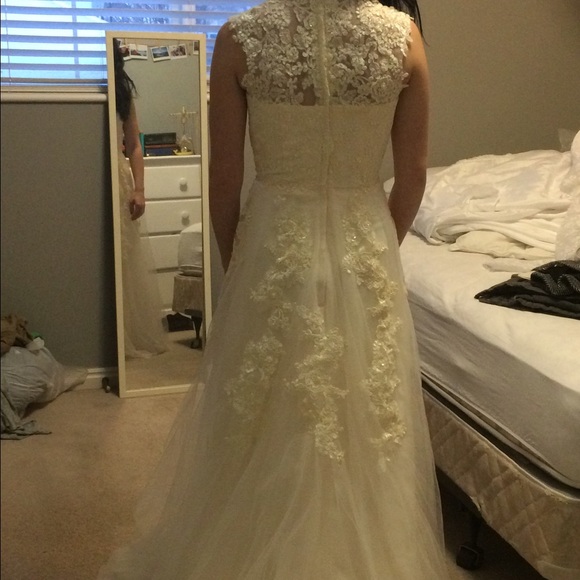 Ivory wedding dress - Picture 3 of 3