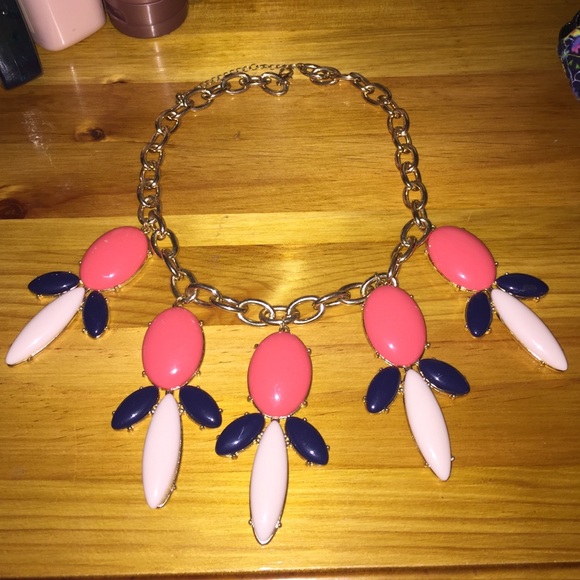 Versona statement necklace