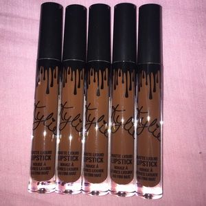 Kylie lip kit in True Brown K.