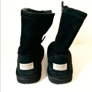 UGG size 6 broken zipper