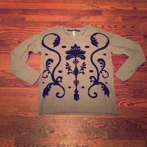 Light weight sweater with elegant design