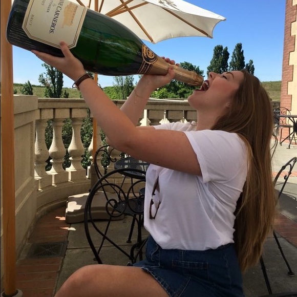 Meet your Posher, Tiffany - Picture 2 of 3