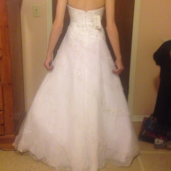 Beautiful white wedding/prom dress. NWT!