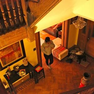 Meet your Posher, Ebone