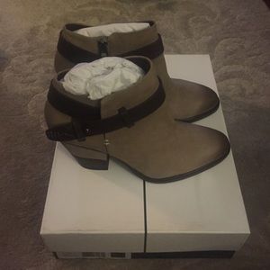 Brand New Dolce Vita Haelyn Bootie Taupe Nubuck 8