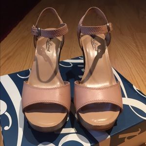 Chunky lucky brand wedge!