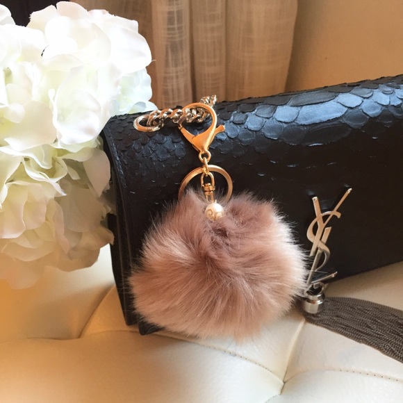 •SOLD OUT• Beige Pom Pom keychain