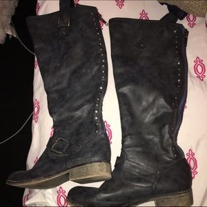 Black riding boots