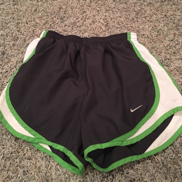 NIKE dri-fit running short