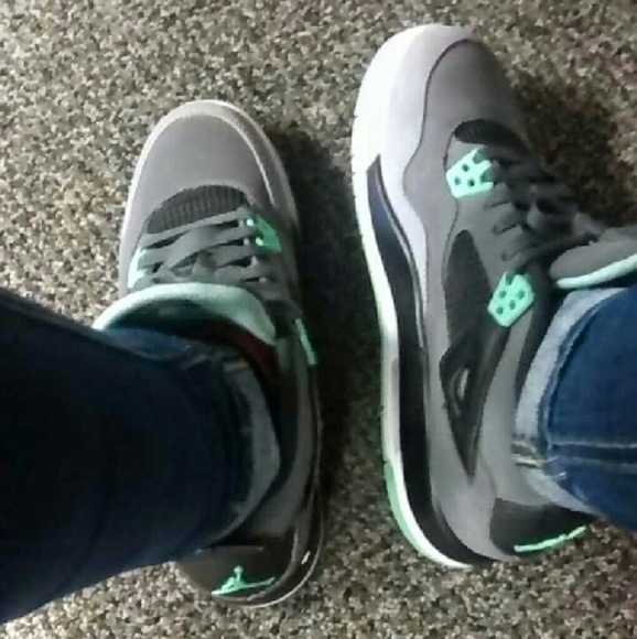 Green glow 4s - Picture 1 of 1