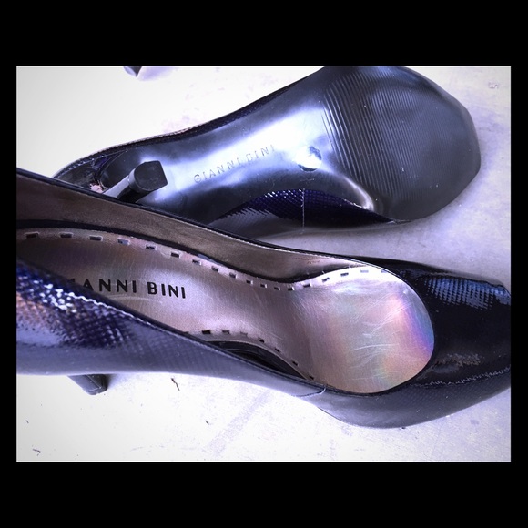 Peep hole never worn heels blue