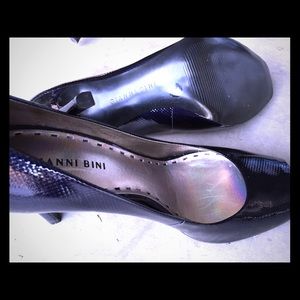 Peep hole never worn heels blue