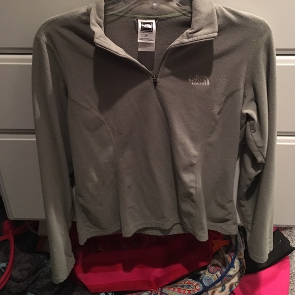 North face pullover. Beautiful green