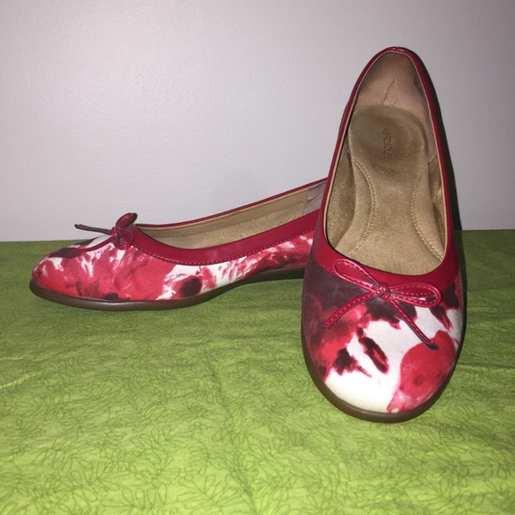 Aerosoles - Women Red Floral flats
