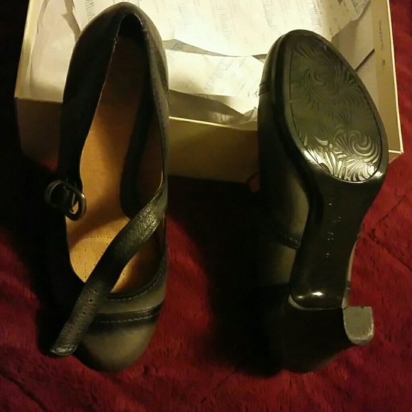 Nurture shoes size 9M..worn once! Price drop