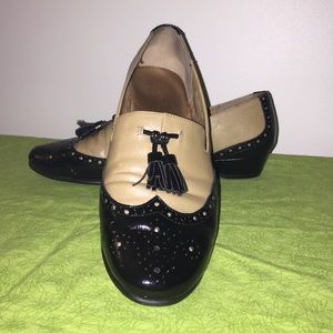 Aerosoles Tan/Black Wedge loafer
