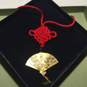 *NEW* Necklace w/ gold plated fan & Chinese knot