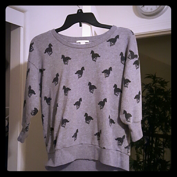 Half sleeve sweater