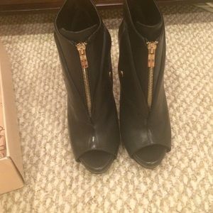 BCBGeneration blk booties