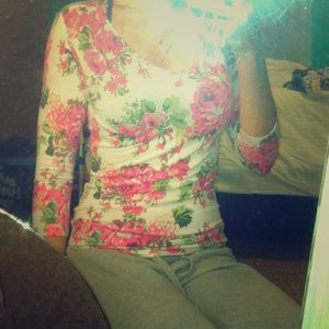 Rue 21 Floral Half Sleeve V-Neck T